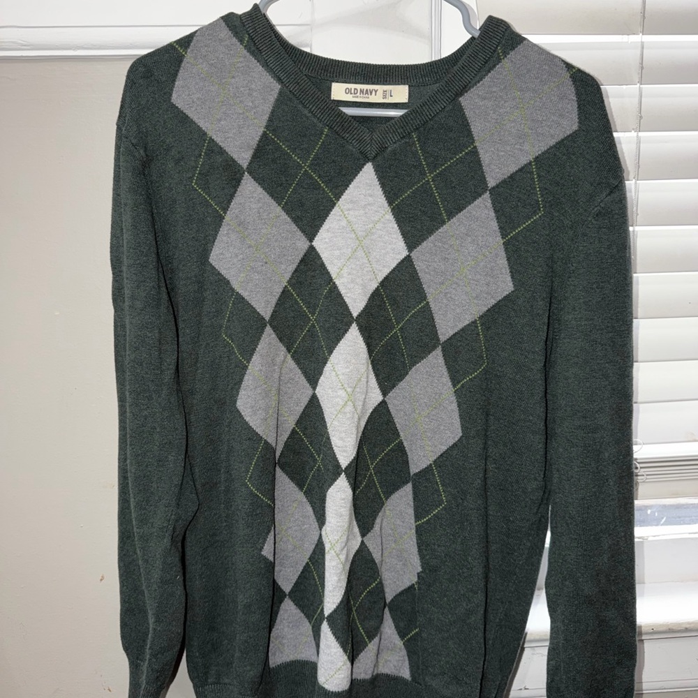 Old Navy Men's V-Neck Sweater in Green and Gray Argyle